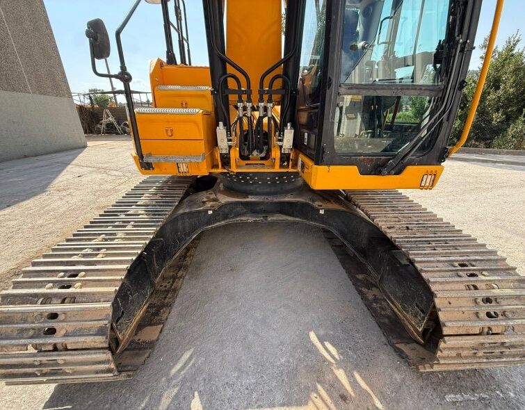 JCB 210 XLC **EPIROC HAMMER**